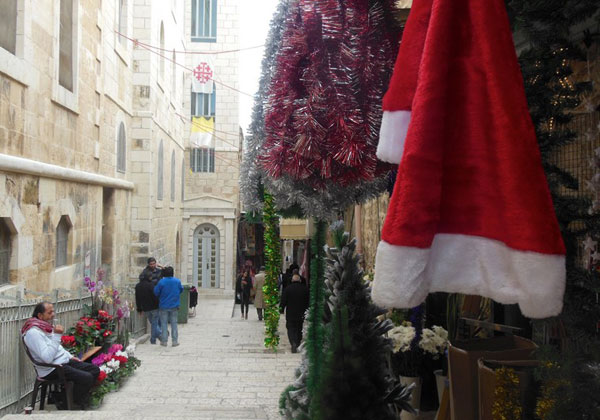 Božicni-ukrasi-na-ulicama-Jerusalima-s