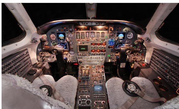 avio-bez-pilota-Cockpit