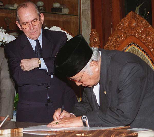 Kamdesu Suharto-kredit-MMF