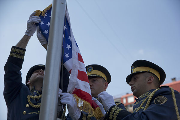 kosovo-siptari-ameri-zastava-s