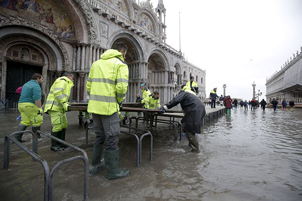 venecija-poplava-daske-