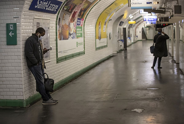 pariz-metro-prazno-23.4.