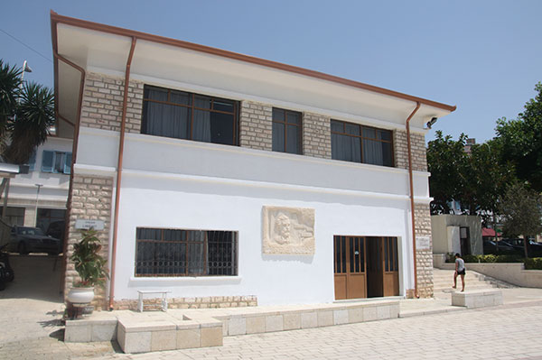 alb-7-Zgrada-muzeja-u-Sarandi